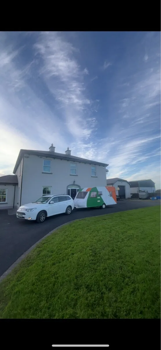 5 berth caravan - Image 1