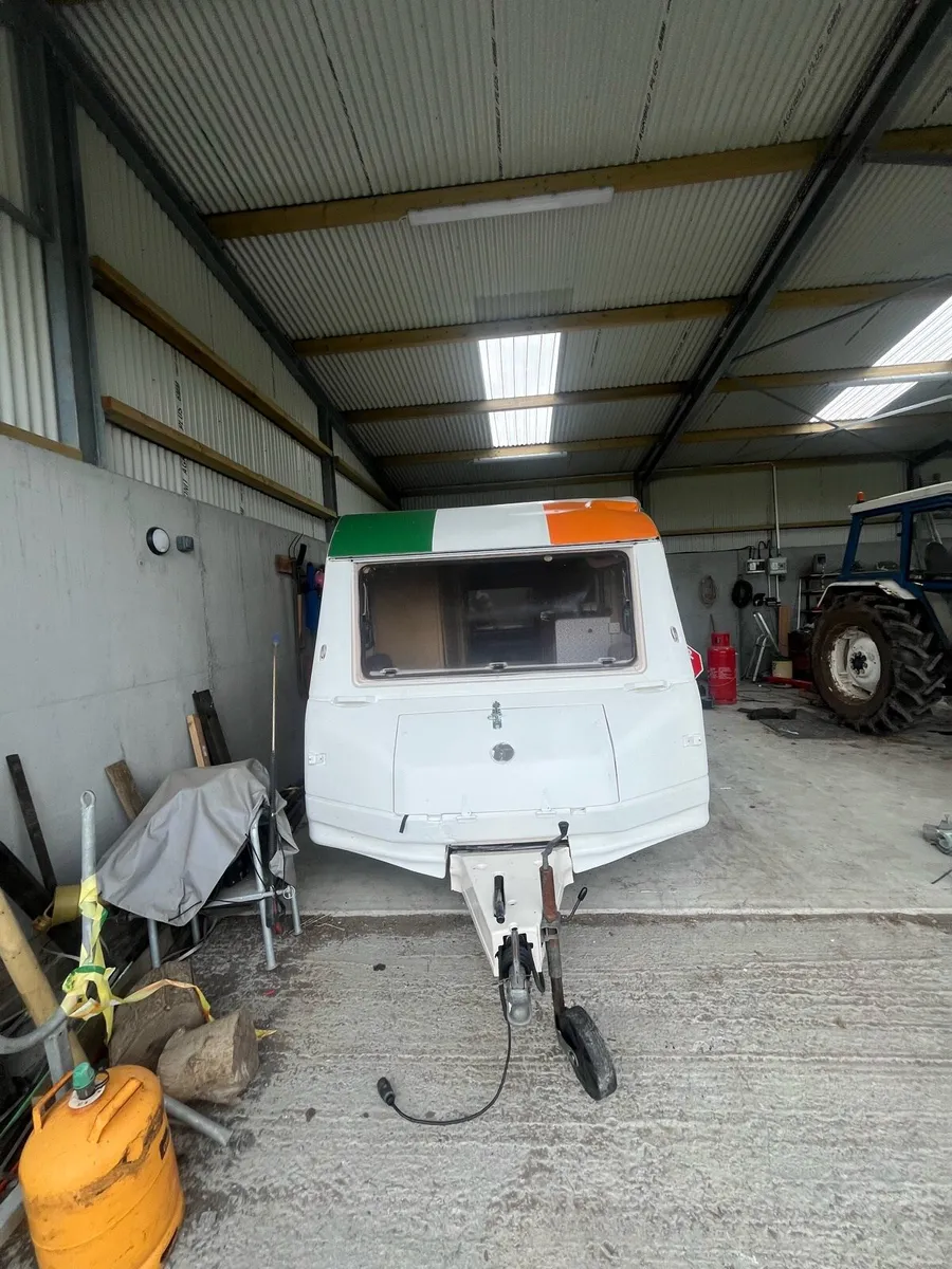 5 berth caravan - Image 2