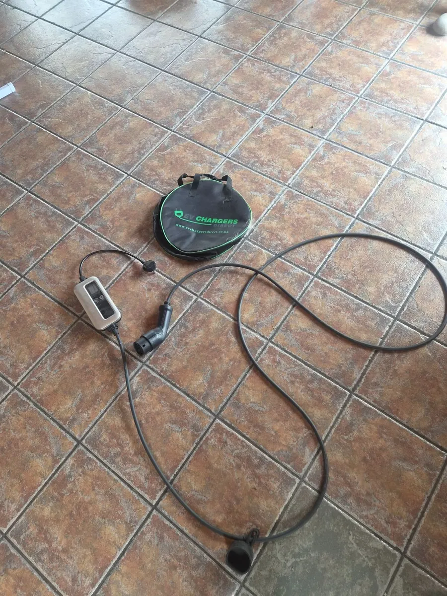 Car charger - Image 1