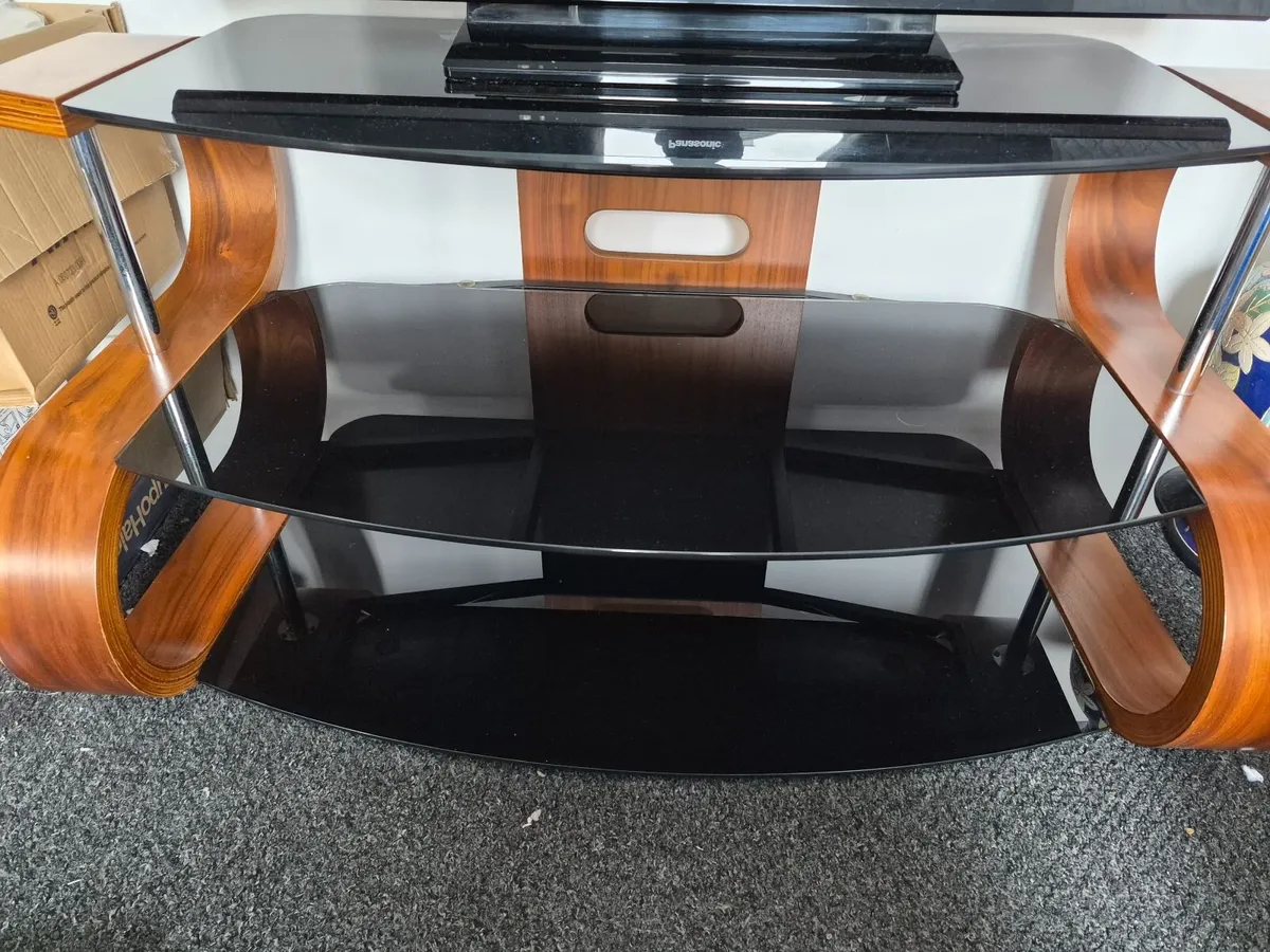 Tv stand 43 inches wide