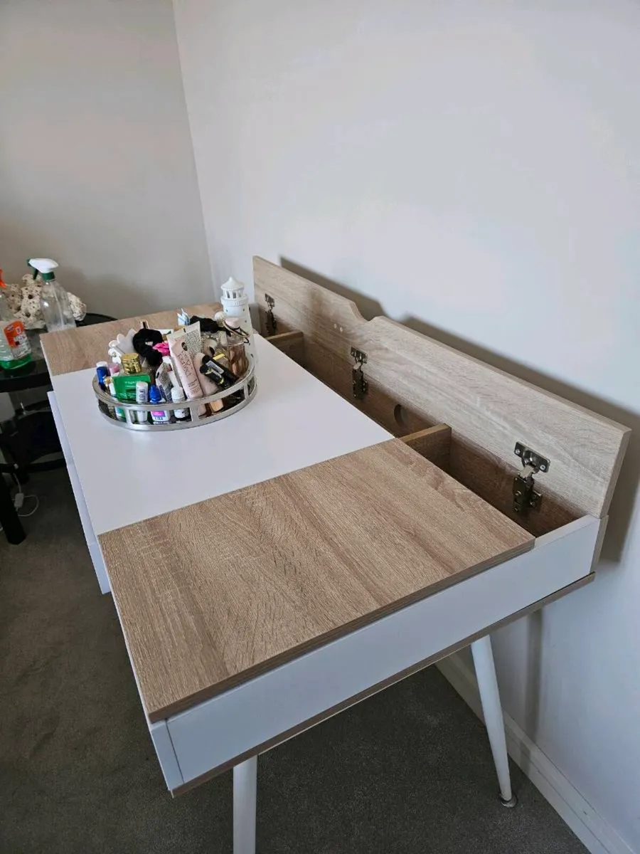 Desk - Image 2