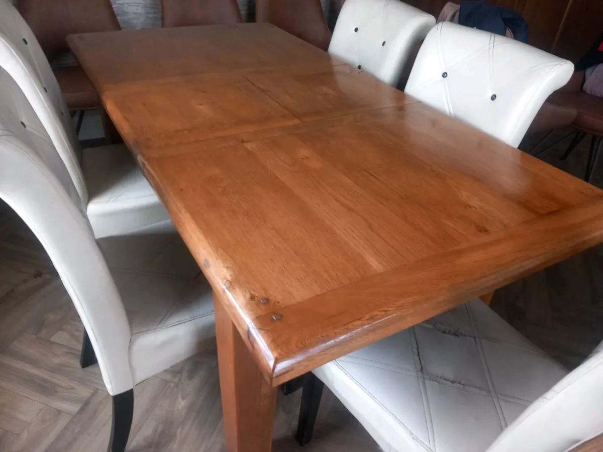 Solid wood extendable table . - Image 1