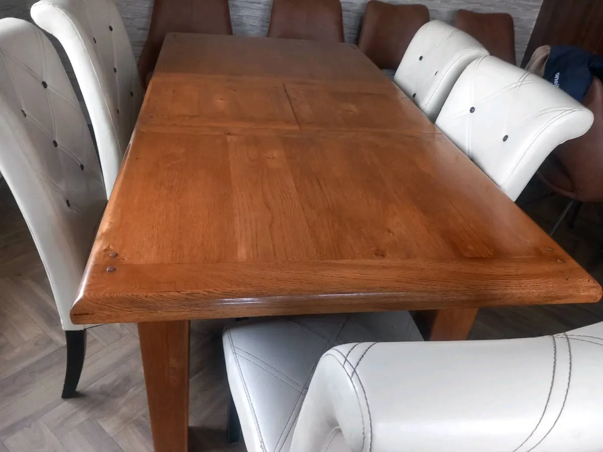 Solid wood extendable table . - Image 2