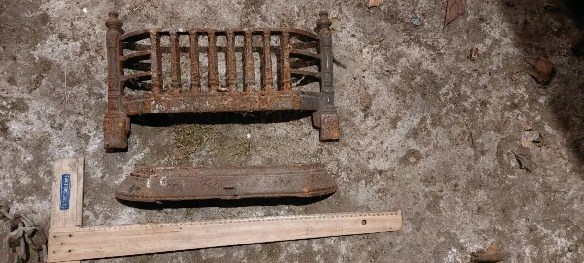 Original cast iron fire front. 2 pieces - Image 2