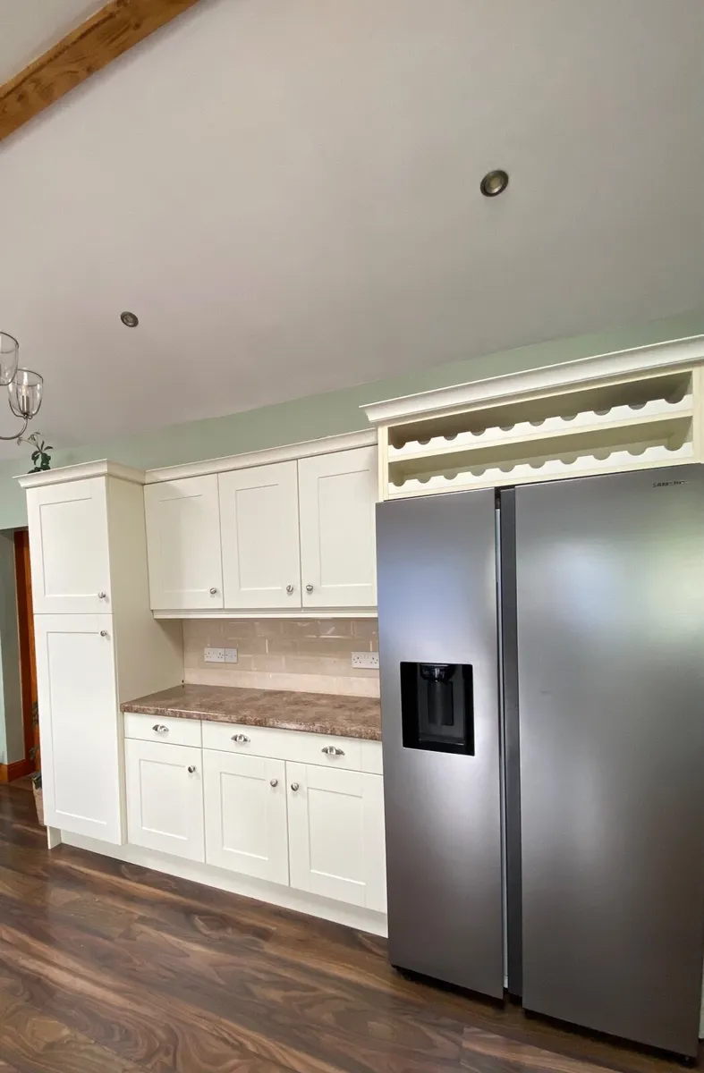 Beautiful Cream Shaker-Style Fitted Kitchen – €700 - Image 1