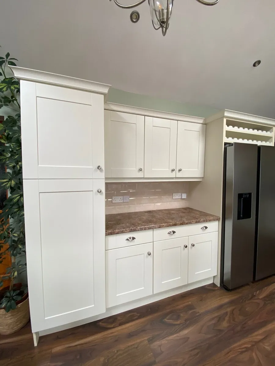 Beautiful Cream Shaker-Style Fitted Kitchen – €700 - Image 2