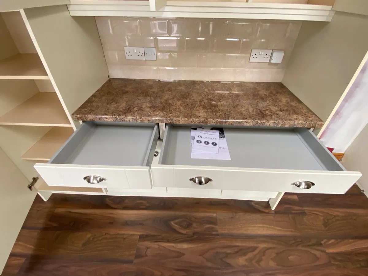 Beautiful Cream Shaker-Style Fitted Kitchen – €700 - Image 4