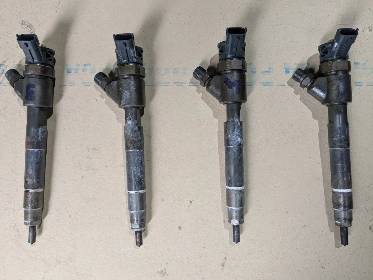 4 Bosch injectors for TOYOTA COROLLA 2017 DIESEL - Image 1
