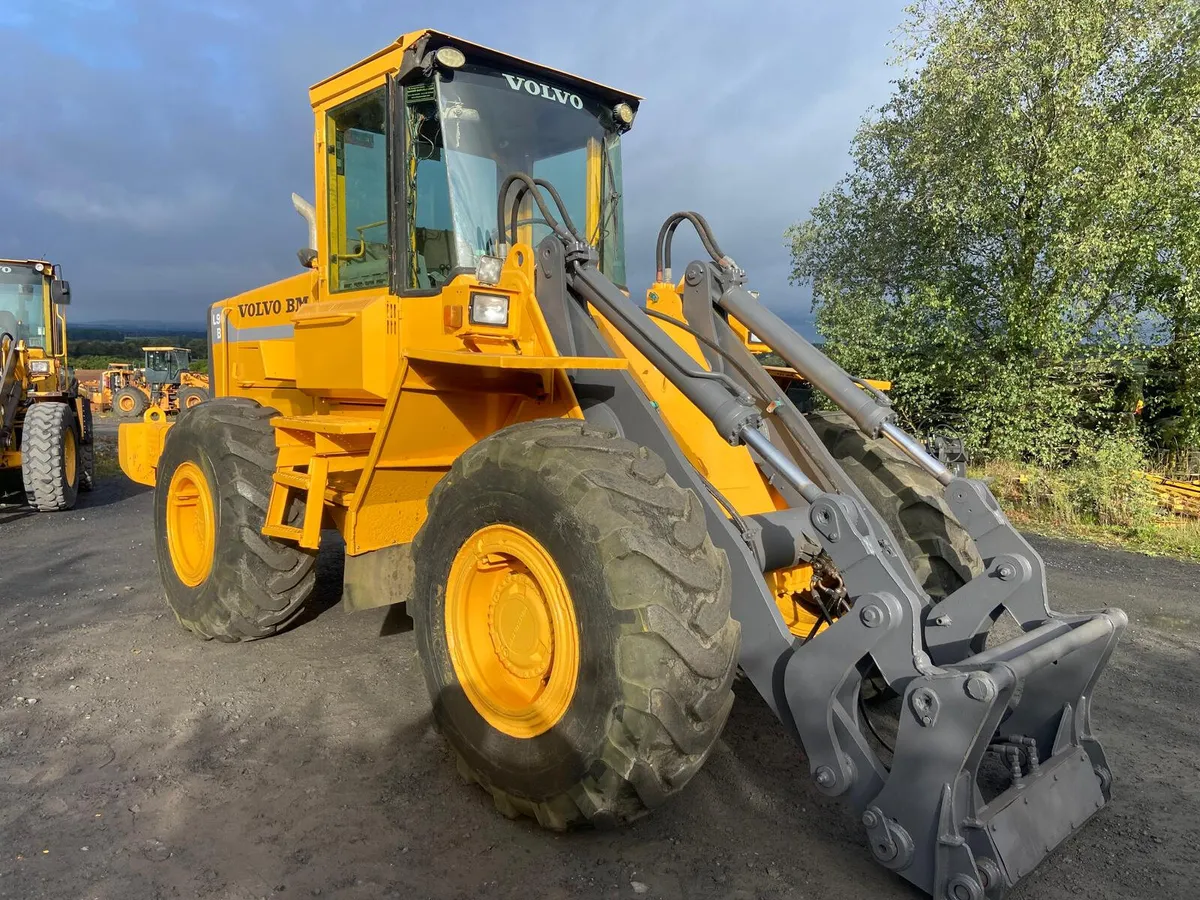 Volvo L90B Loading Shovel - Image 2