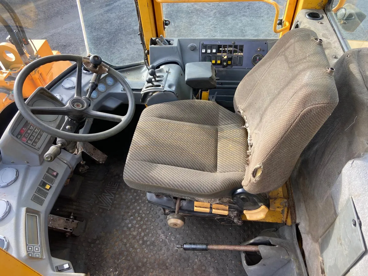 Volvo L90B Loading Shovel - Image 3