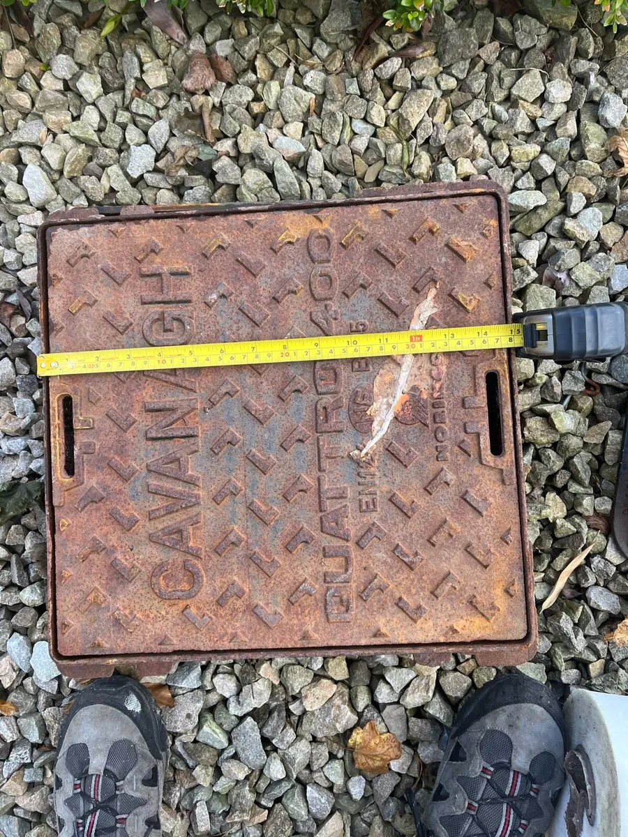 D400 cast manhole covers