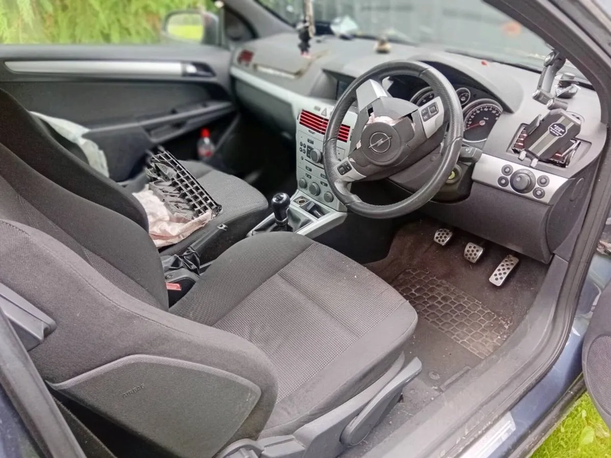 Opel Astra GTC - Image 3