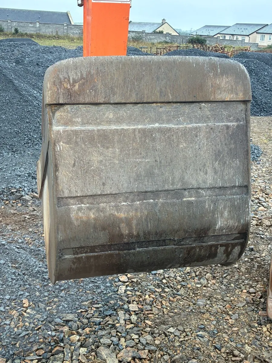 18” Bucket, 3ft Gummy Bucket - Image 2