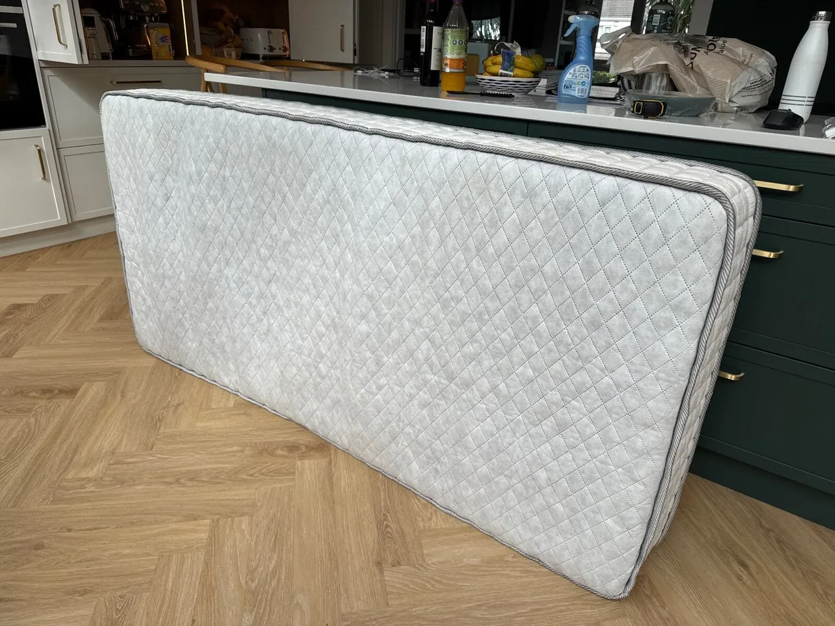 Pocket Sprung Single Mattress lightly used - Image 1