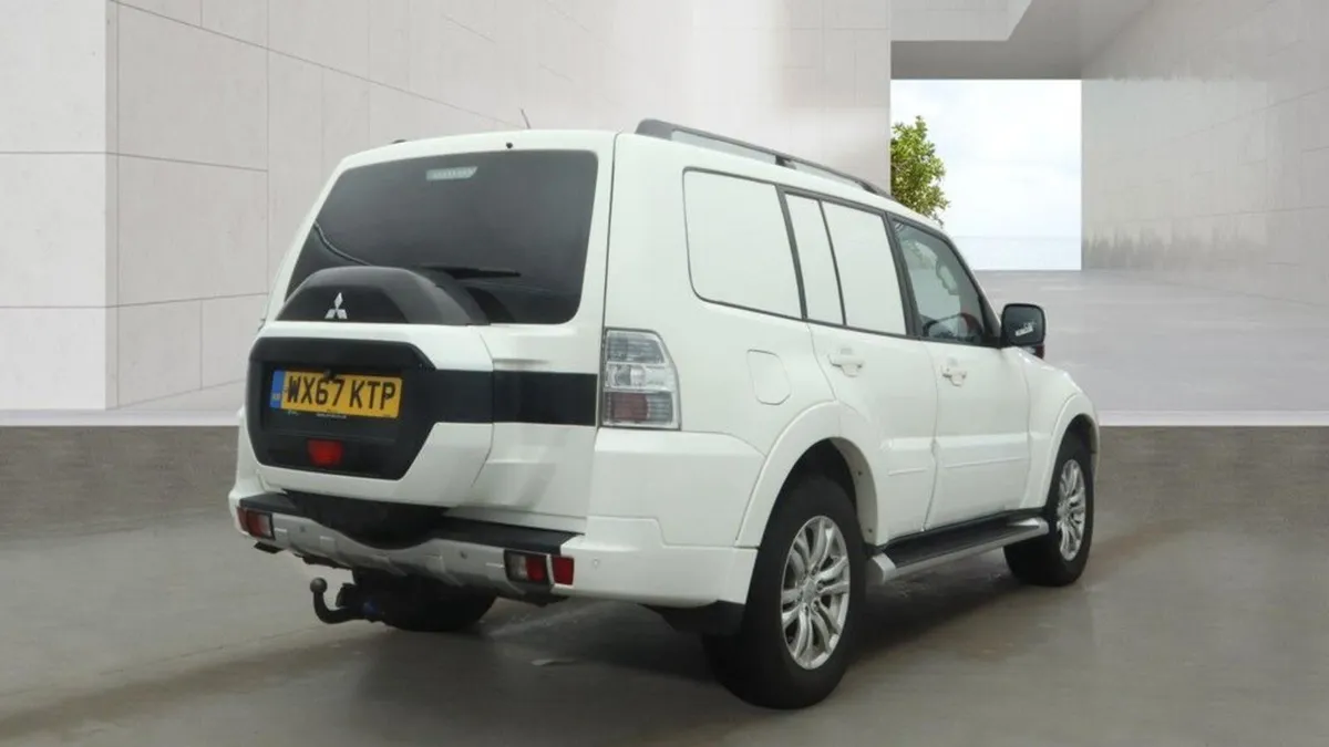 Mitsubishi Pajero 2018 - Image 3