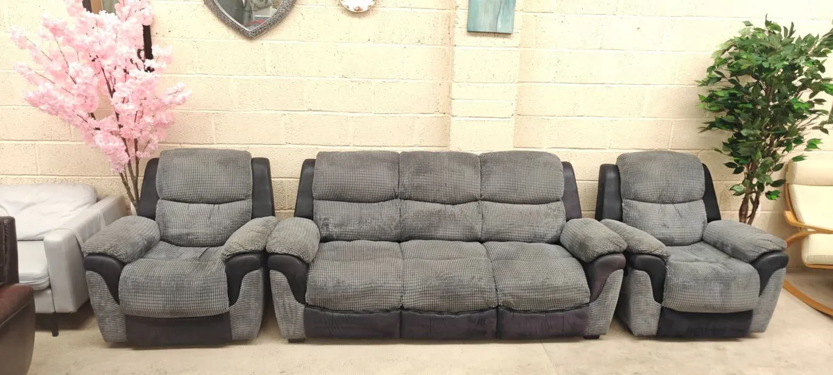 3+1+1 Grey/Black Recliner Suite - Image 4