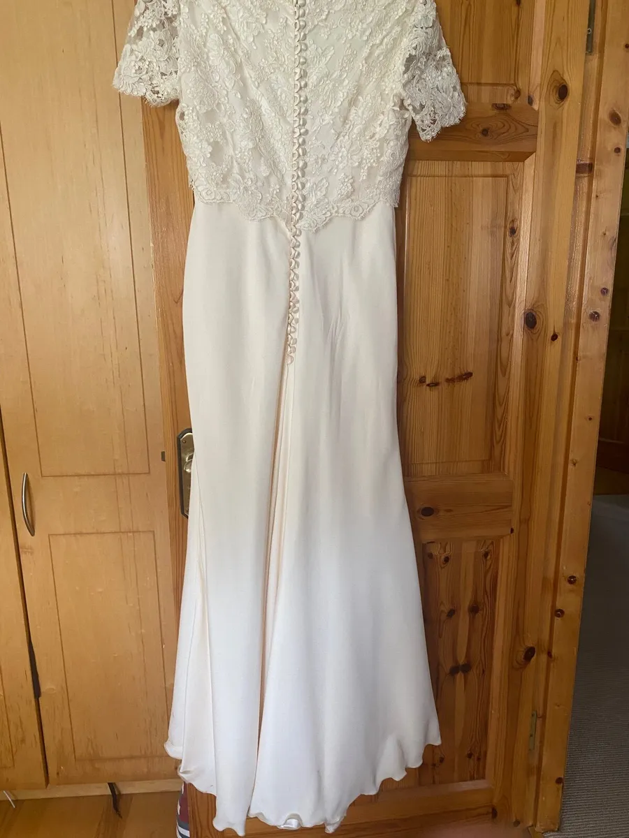 Wedding dress - Image 2