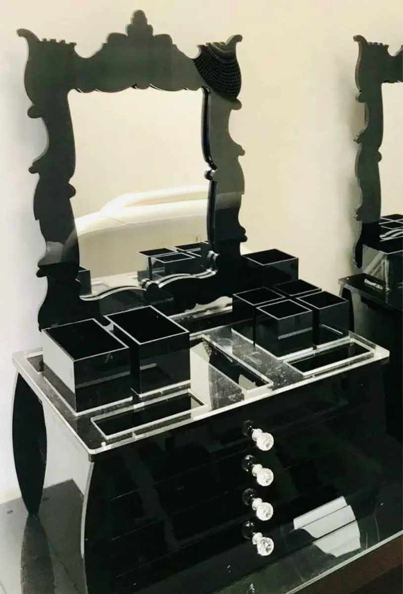 HD Brow Station