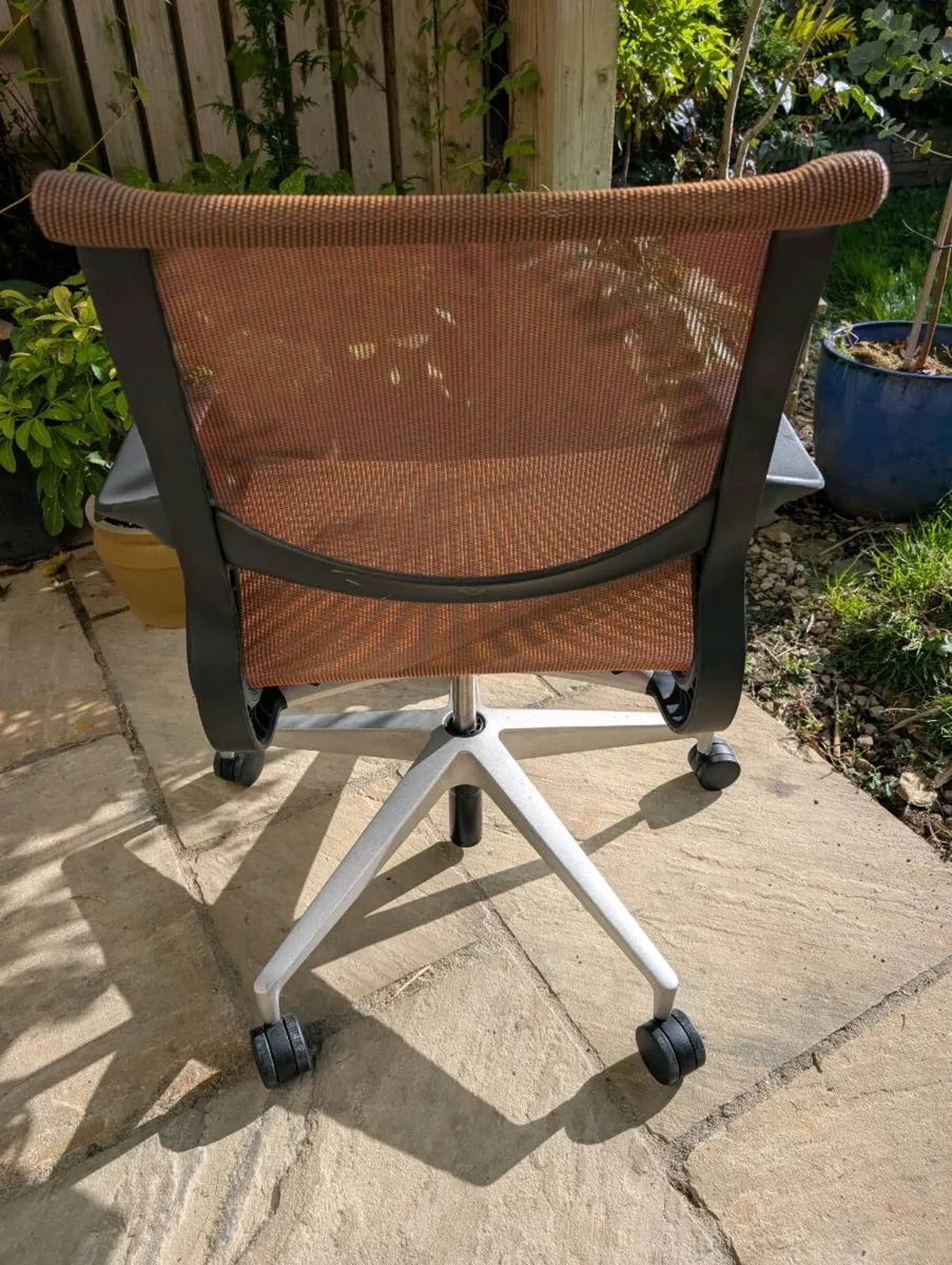 Ergonomic office chair - Image 4