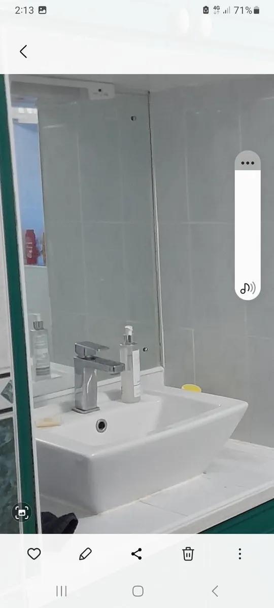 Bathroom sink - Image 1