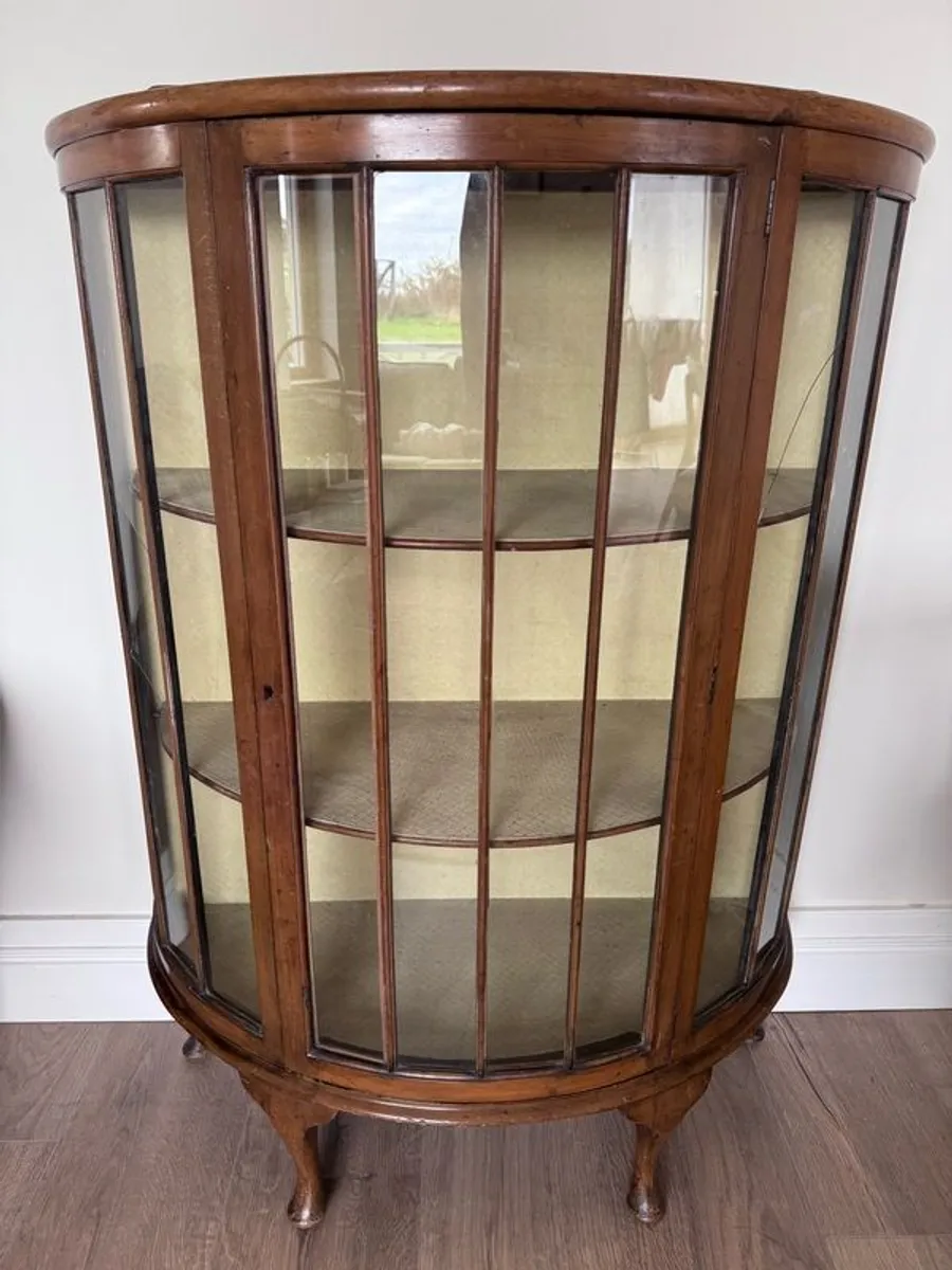 Bow fronted display cabinet - Image 1