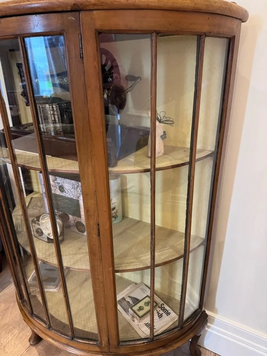Bow fronted display cabinet - Image 2