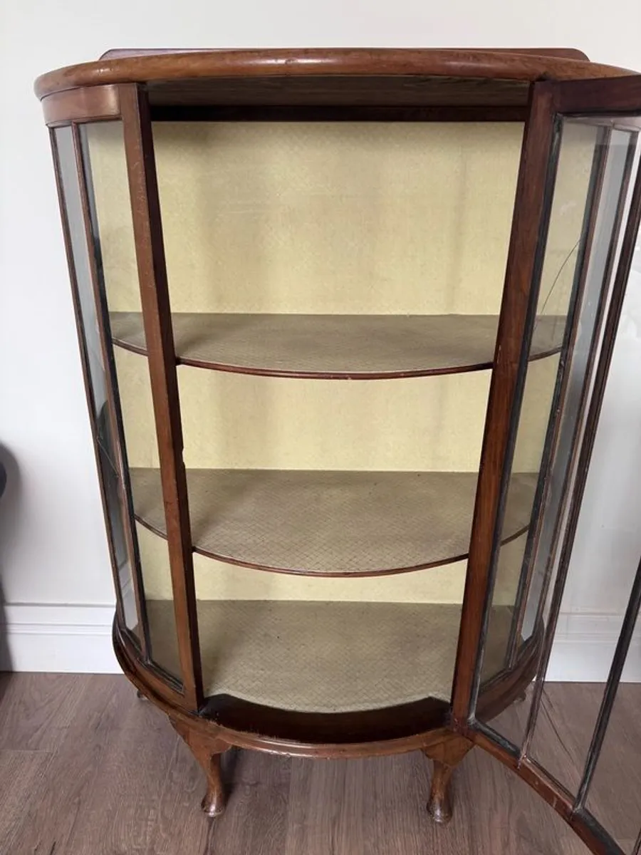 Bow fronted display cabinet - Image 4