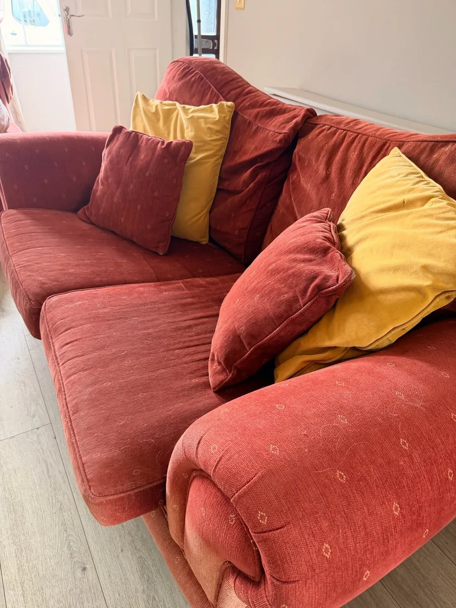 2 seater sofa and 2 armchairs - Image 1