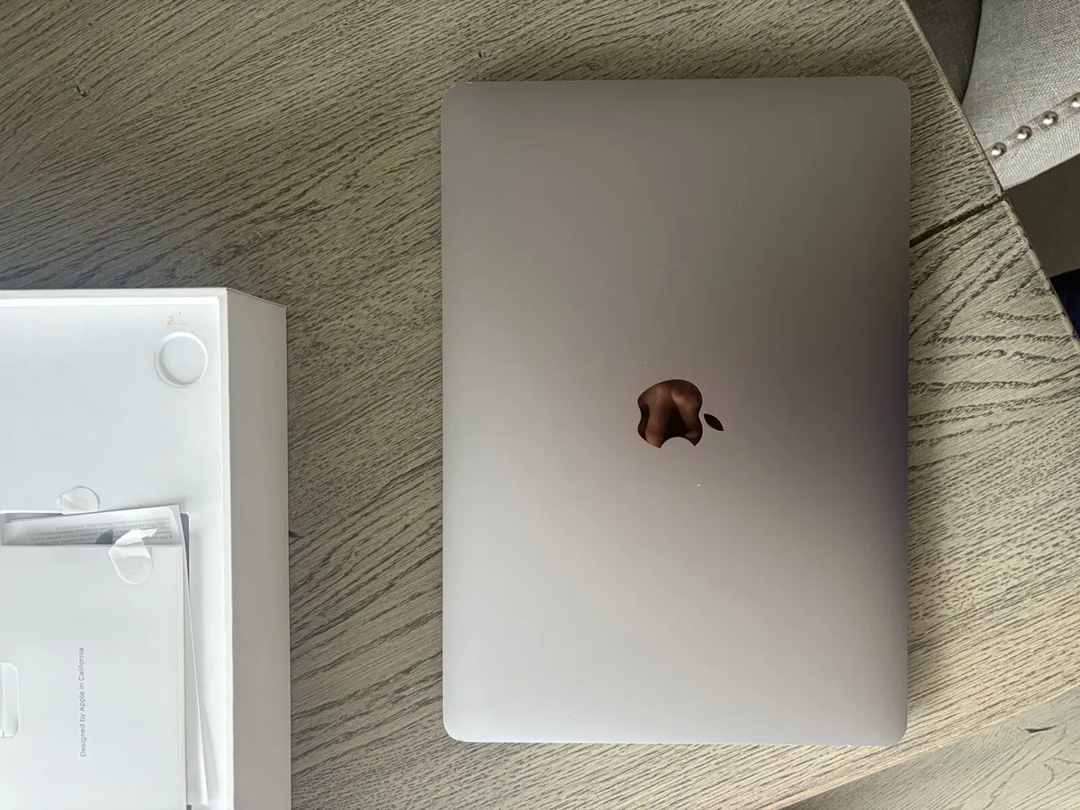 MacBook Air - Image 3