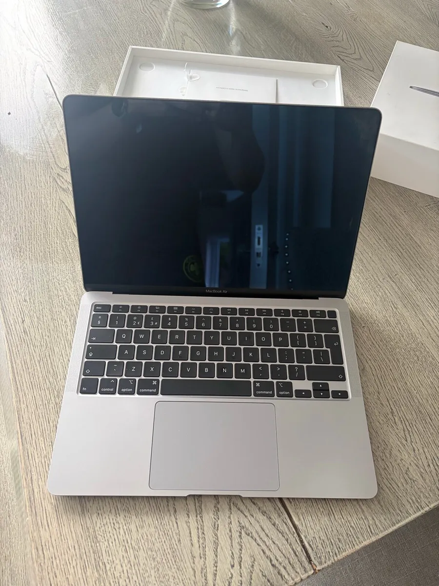 MacBook Air - Image 4