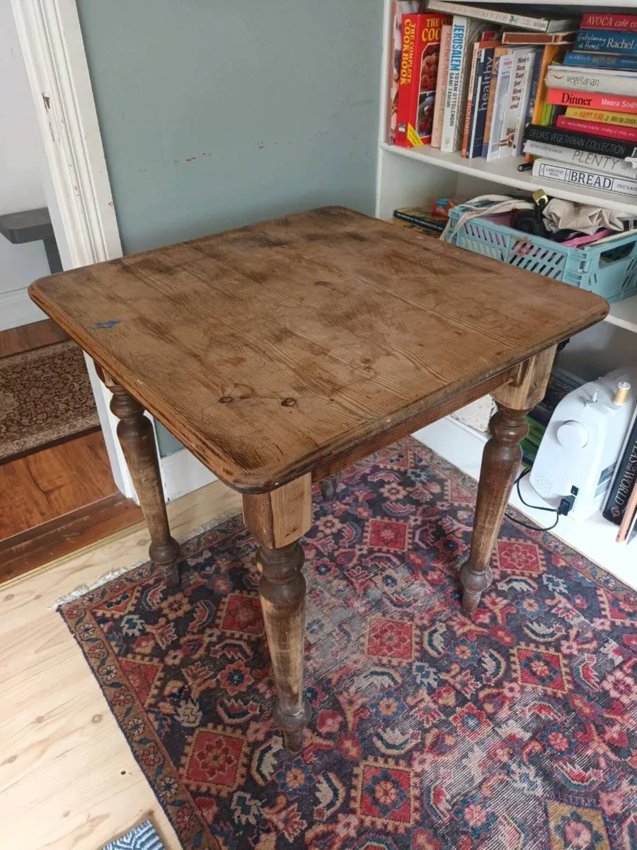 Square table - Image 1