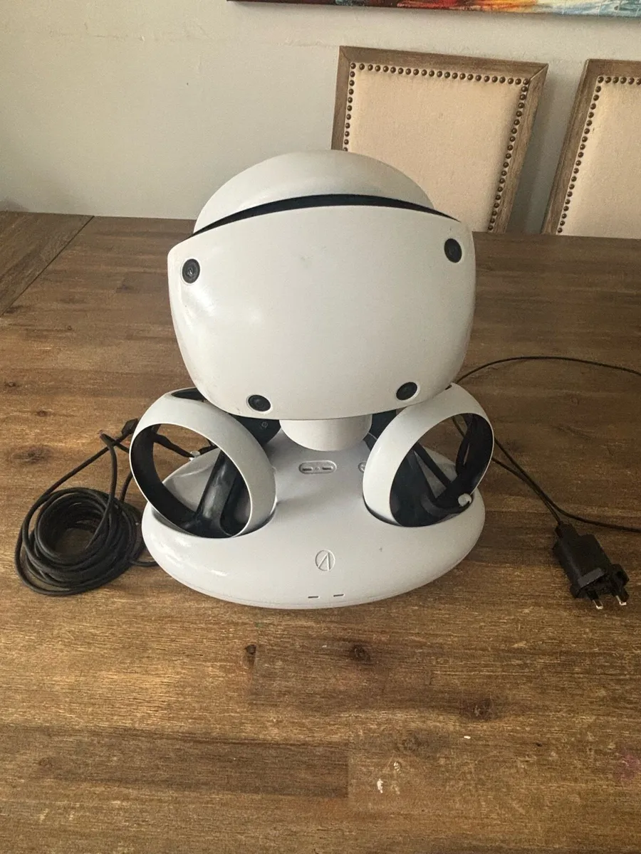 PS5 VR2 with charging station - Image 1