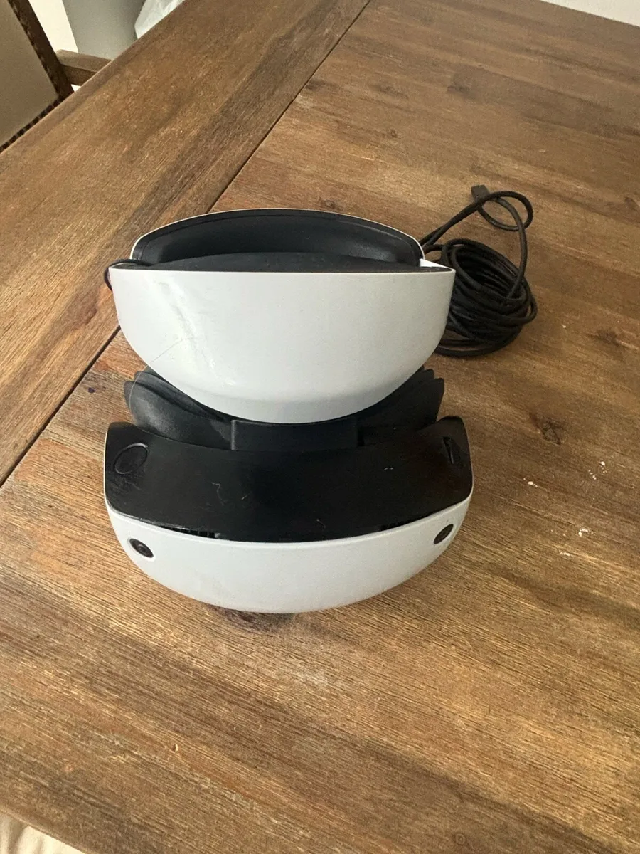 PS5 VR2 with charging station - Image 2