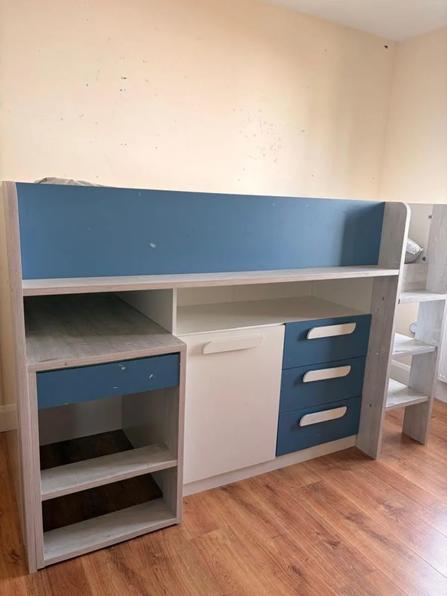 Child midsleeper bed with desk and storage - Image 3