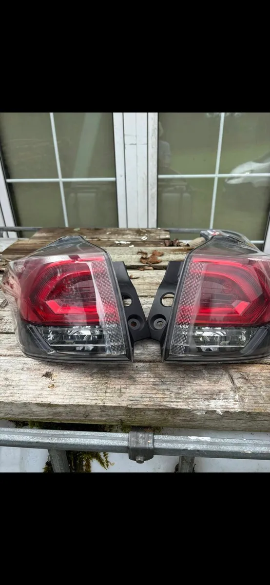 Toyota Rav4 tail light - Image 1