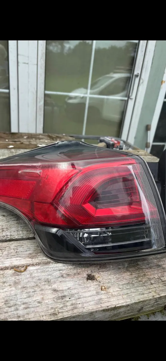 Toyota Rav4 tail light - Image 2