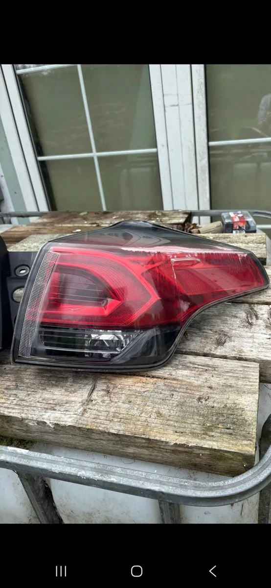 Toyota Rav4 tail light - Image 3