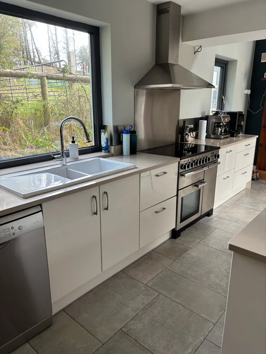 Kitchen units and appliances - Image 4