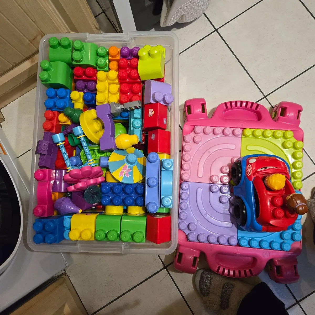 Large box mega bloks - Image 3