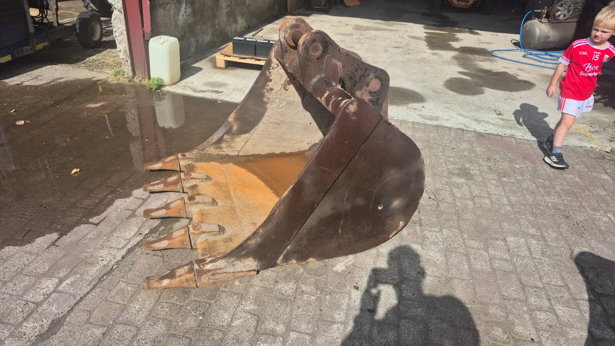 65mm 4 foot bucket - Image 3