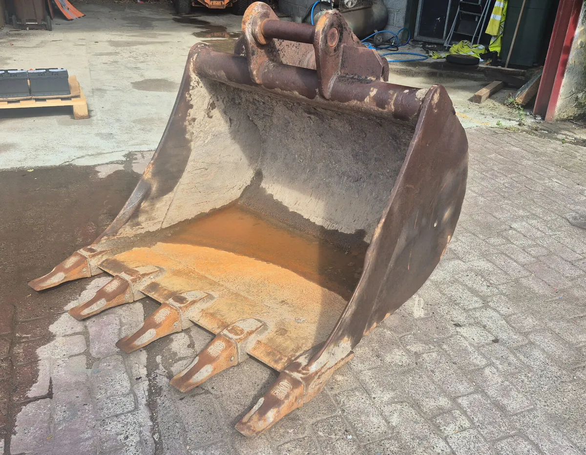 65mm 4 foot bucket - Image 1