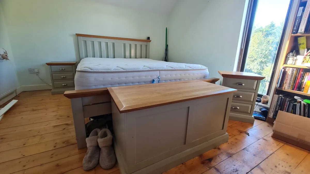 Bedroom furniture - Image 1