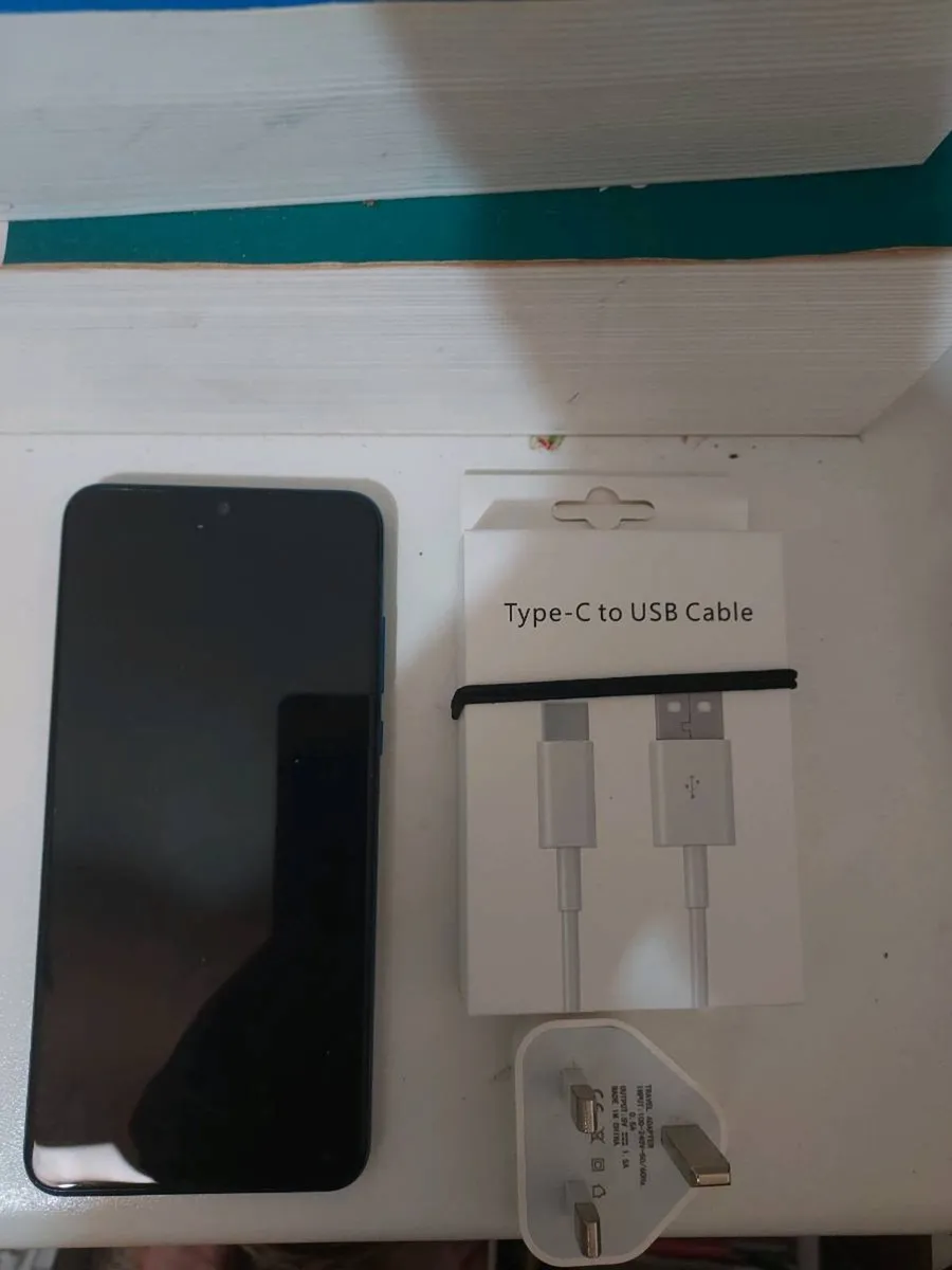 Huawei metallic blue 256gb memory 6gbram - Image 2