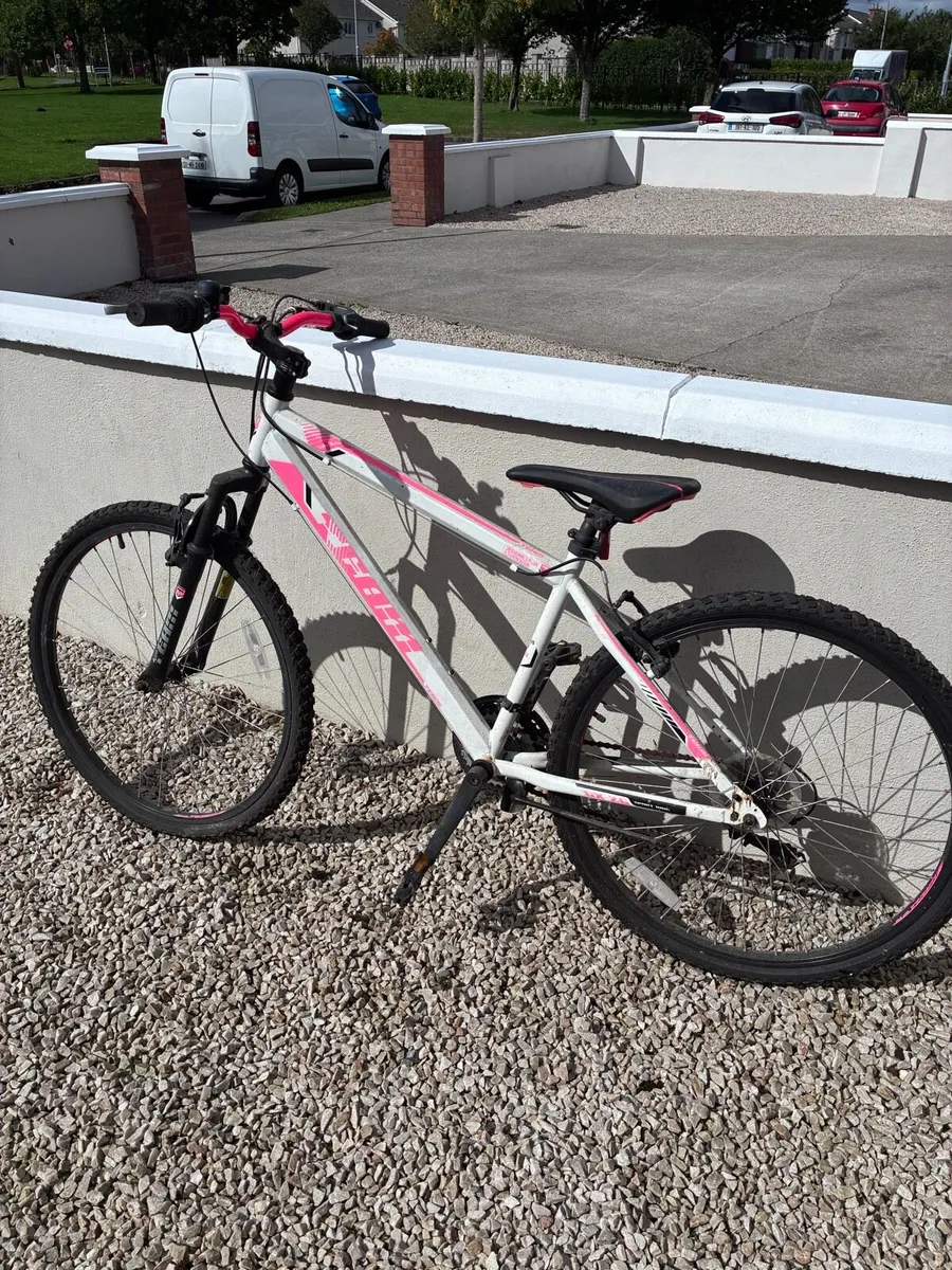 Bikes and furniture - Image 3