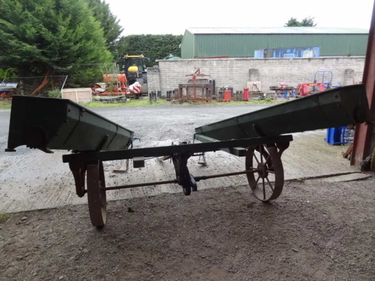RG Garvie Vintage 5 Metre Grass Seed Box Sower - Image 3