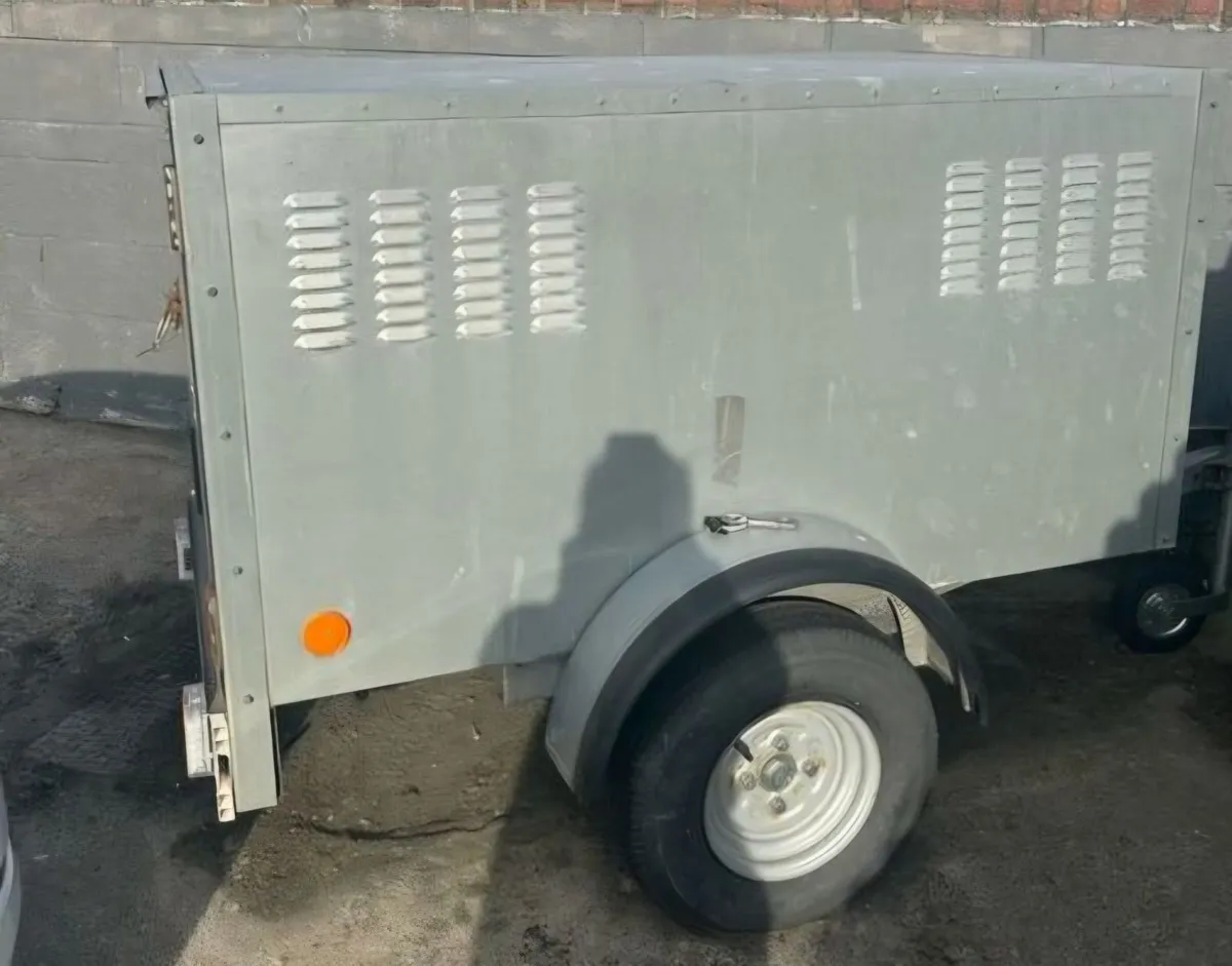 Camping trailer
