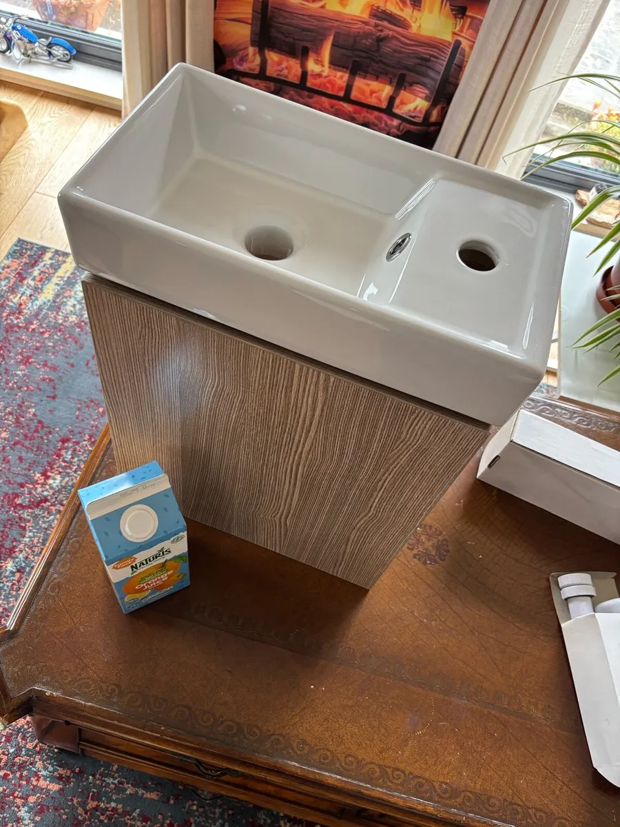 Wall hung vanity basin - Image 1