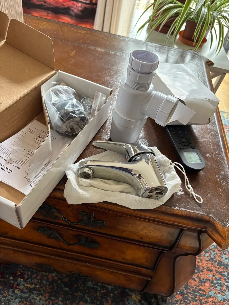 Wall hung vanity basin - Image 3