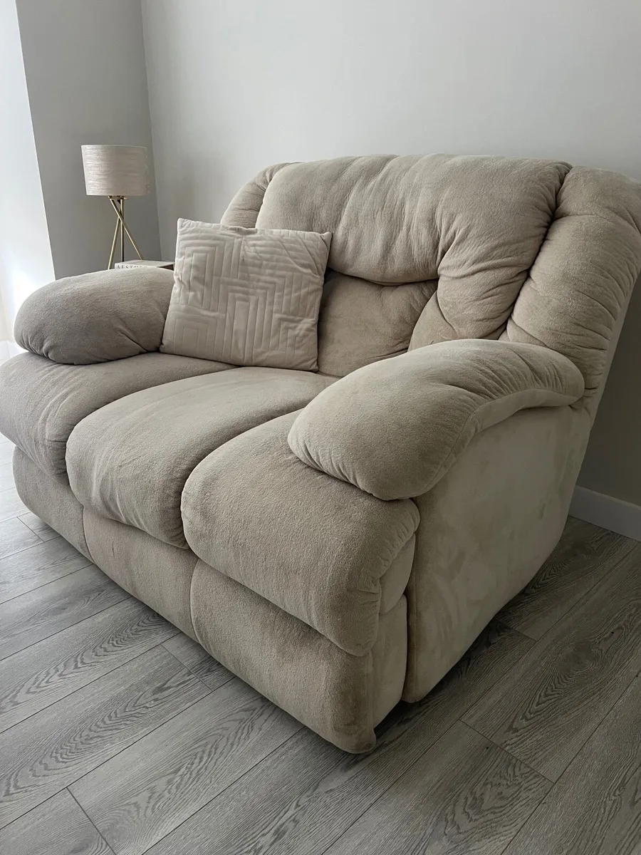 Recliner - Image 3