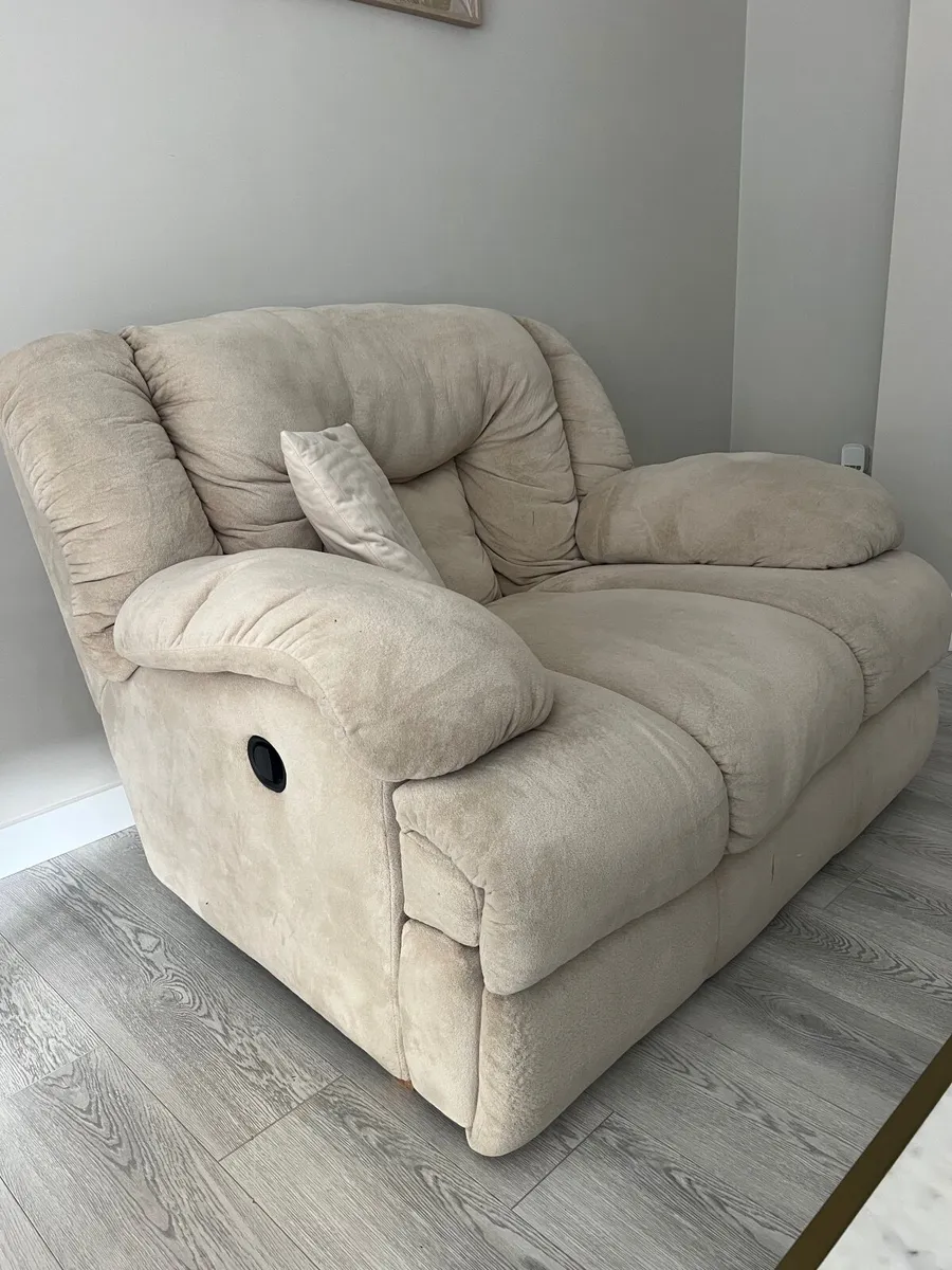 Recliner - Image 2
